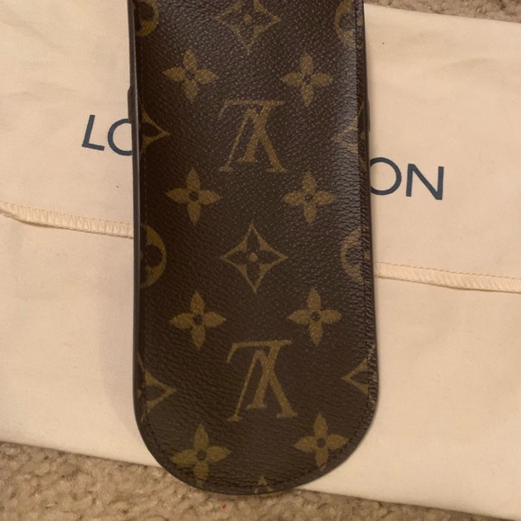 ‼️SOLD‼️ LV Sunglasses Case Monogram - Picture 3 of 5